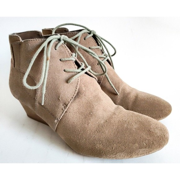 Nine West Camel Tan Wedge Heel Bootie Womens Size 9.5 Suede Ankle Boot Preppy - Picture 1 of 8